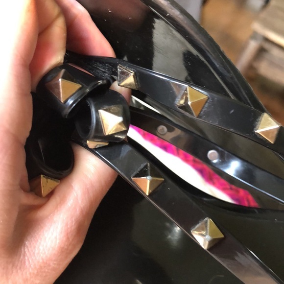 Valentino Garavani Rockstud Sandals for parts as toe straps broken. - Picture 8 of 11